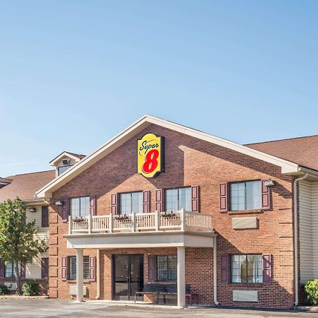 Super 8 By Wyndham Madison In Hotel Bagian luar foto