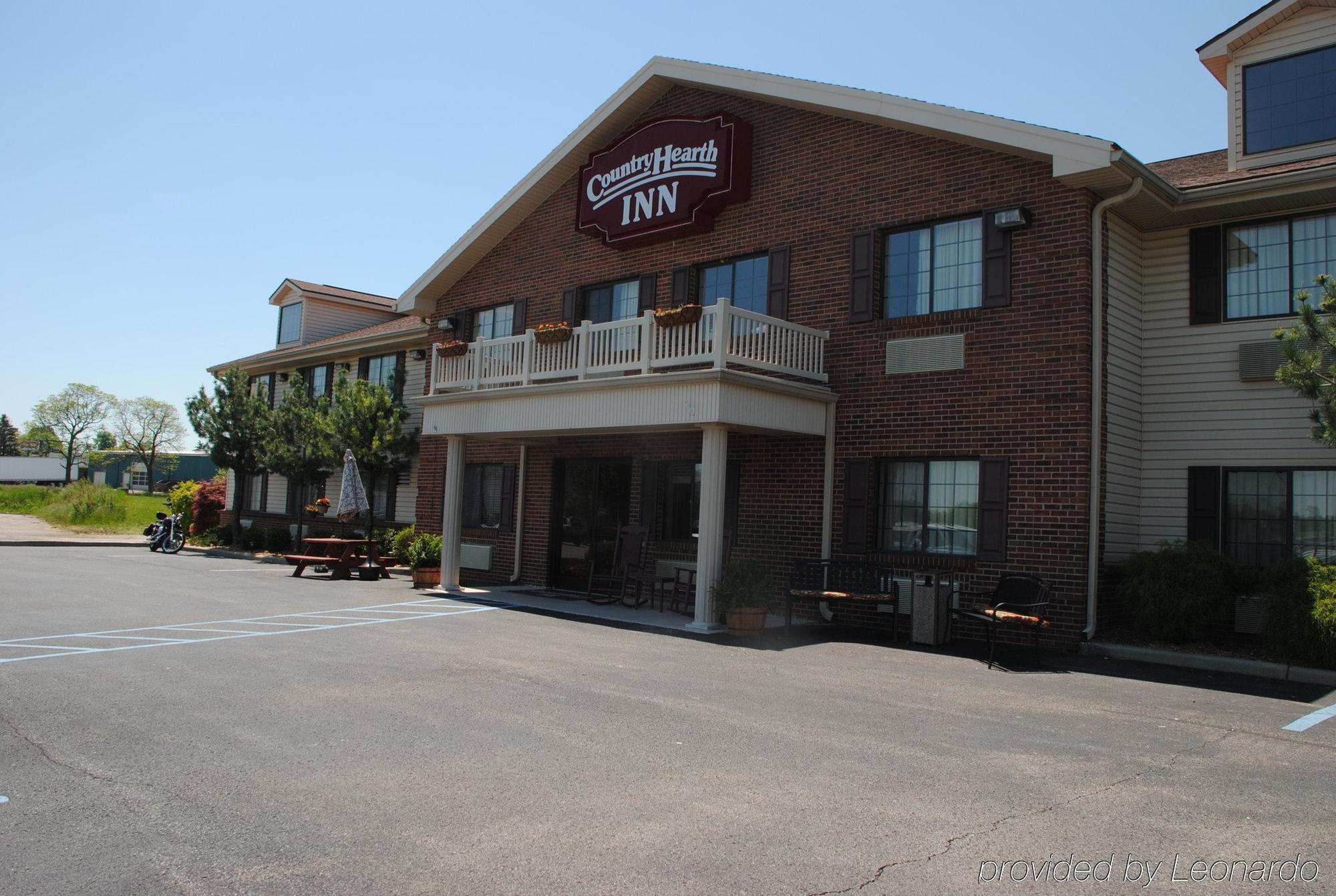 Super 8 By Wyndham Madison In Hotel Bagian luar foto