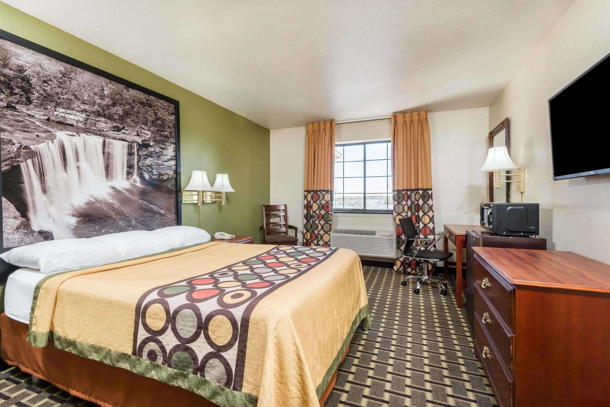 Super 8 By Wyndham Madison In Hotel Bagian luar foto